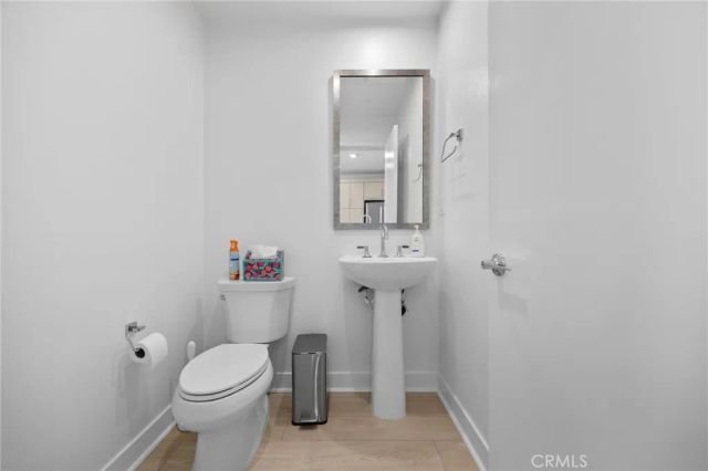 669 S Lyon Street, Santa Ana, CA 92705