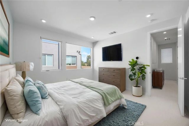 669 S Lyon Street, Santa Ana, CA 92705