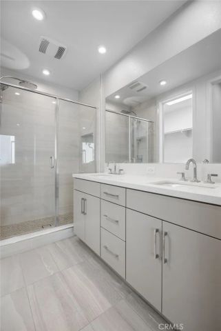 669 S Lyon Street, Santa Ana, CA 92705