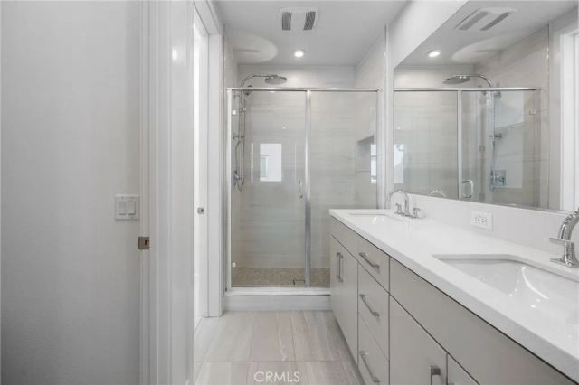 669 S Lyon Street, Santa Ana, CA 92705