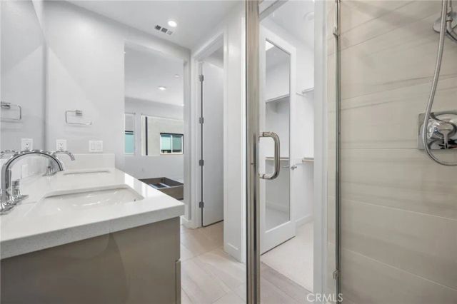 669 S Lyon Street, Santa Ana, CA 92705