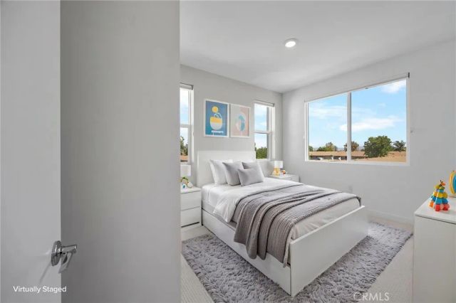669 S Lyon Street, Santa Ana, CA 92705