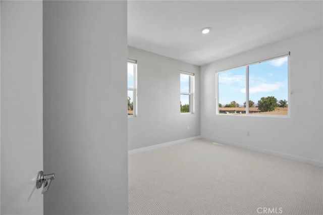 669 S Lyon Street, Santa Ana, CA 92705