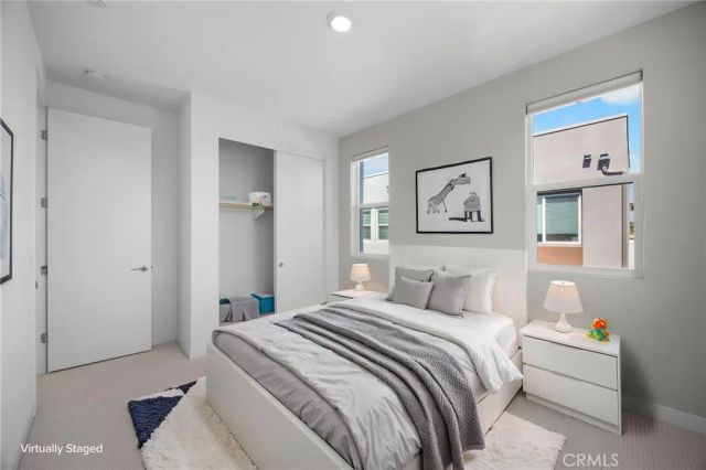 669 S Lyon Street, Santa Ana, CA 92705