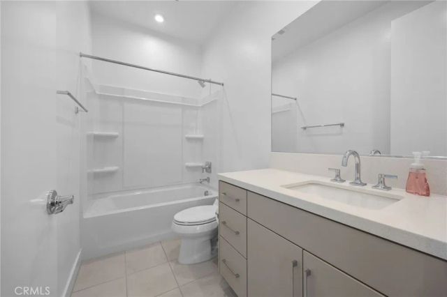 669 S Lyon Street, Santa Ana, CA 92705