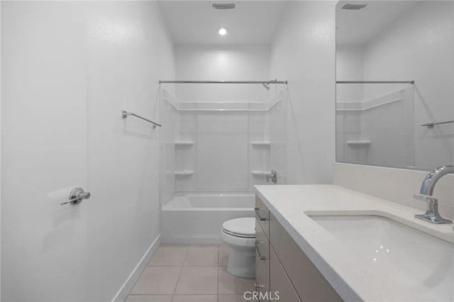 669 S Lyon Street, Santa Ana, CA 92705