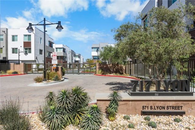 669 S Lyon Street, Santa Ana, CA 92705