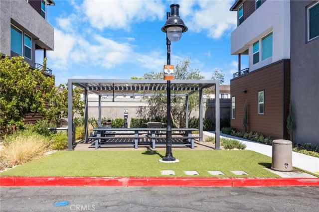 669 S Lyon Street, Santa Ana, CA 92705