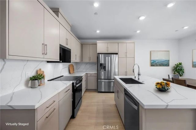 669 S Lyon Street, Santa Ana, CA 92705