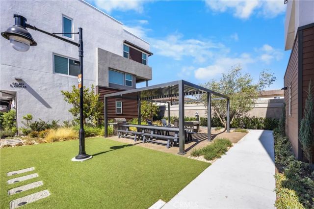 669 S Lyon Street, Santa Ana, CA 92705