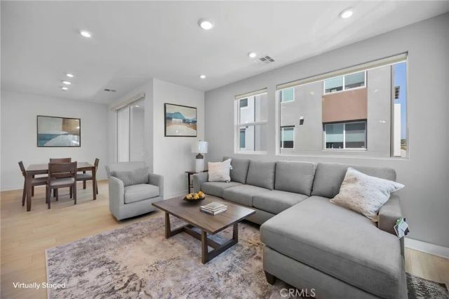 669 S Lyon Street, Santa Ana, CA 92705