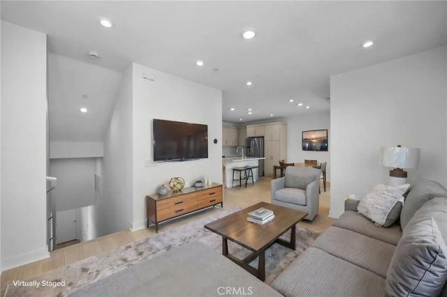 669 S Lyon Street, Santa Ana, CA 92705