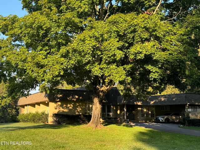 12365 North Fox Den Drive, Farragut, TN 37934