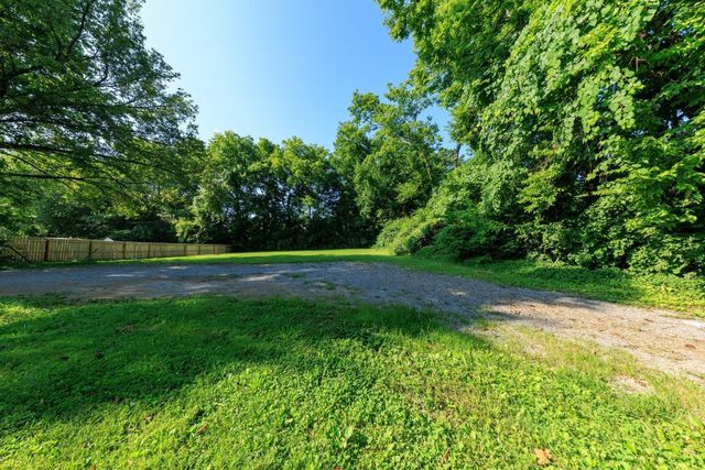 410B Ewing Dr, Nashville, TN 37207