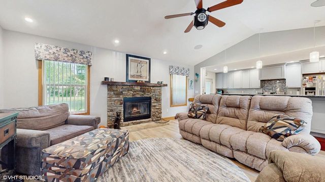 N1464 Manor TERRACE, Lake Geneva, WI 53147