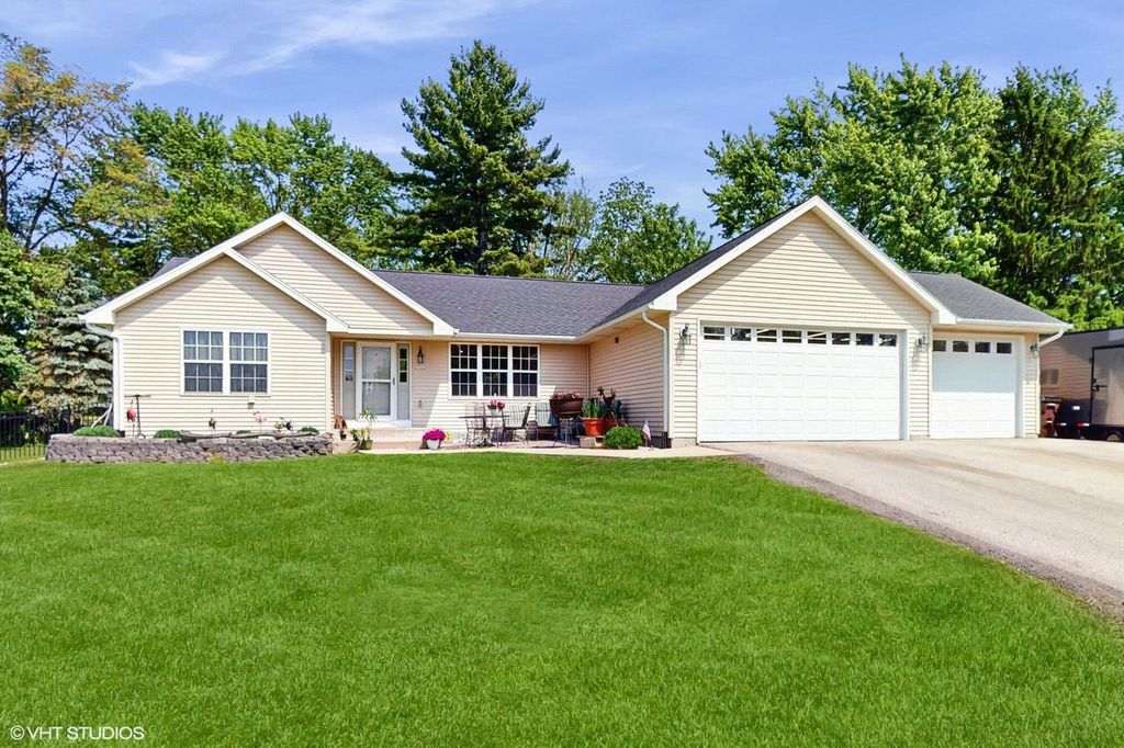 N1464 Manor TERRACE, Lake Geneva, WI 53147