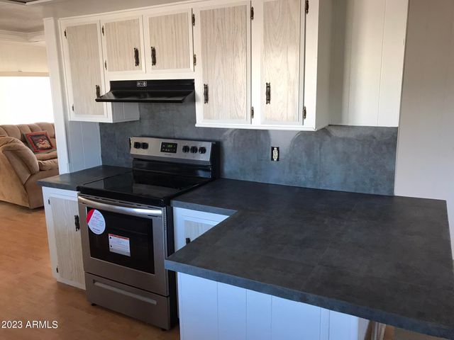 91 W SAHUARO Drive, Queen Valley, AZ 85118