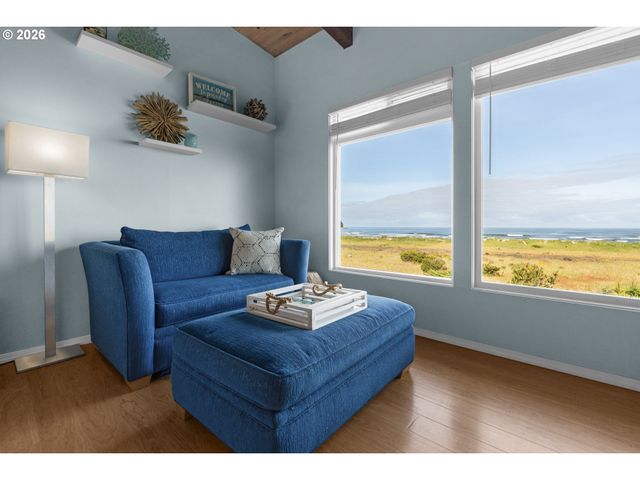 2316 BEACH Dr 157, Seaside, OR 97138