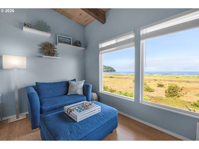 2316 BEACH Dr 157, Seaside, OR 97138