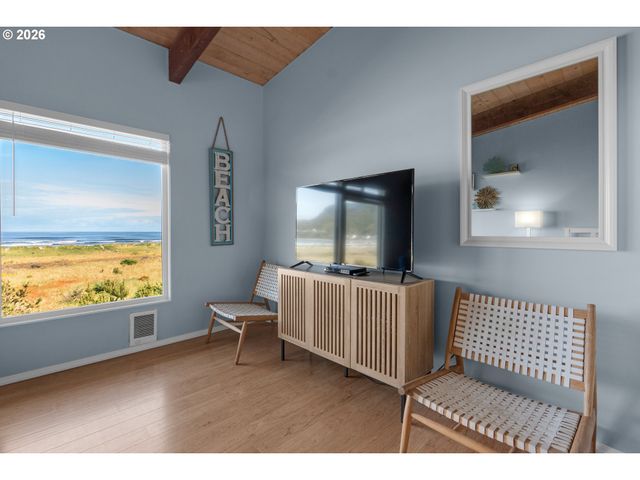 2316 BEACH Dr 157, Seaside, OR 97138