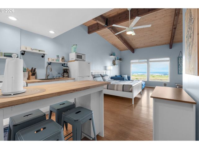 2316 BEACH Dr 157, Seaside, OR 97138