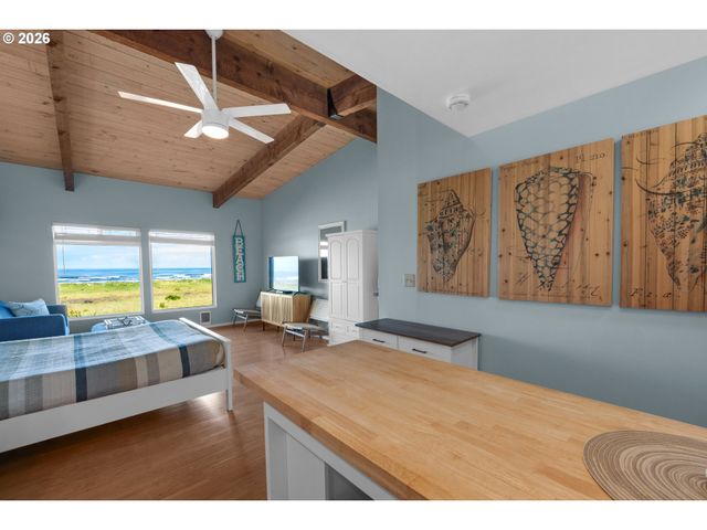 2316 BEACH Dr 157, Seaside, OR 97138