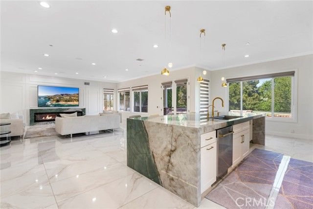 18 Bent Oak, Laguna Hills, CA 92679