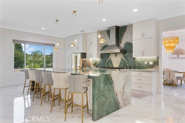 18 Bent Oak, Laguna Hills, CA 92679