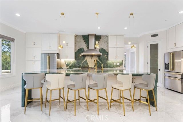 18 Bent Oak, Laguna Hills, CA 92679