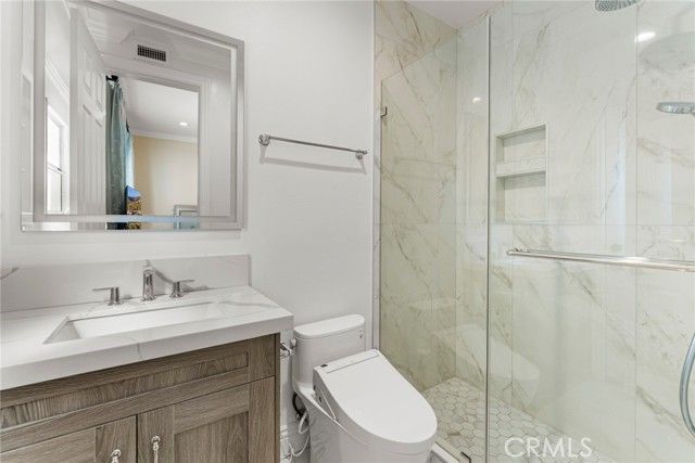 18 Bent Oak, Laguna Hills, CA 92679