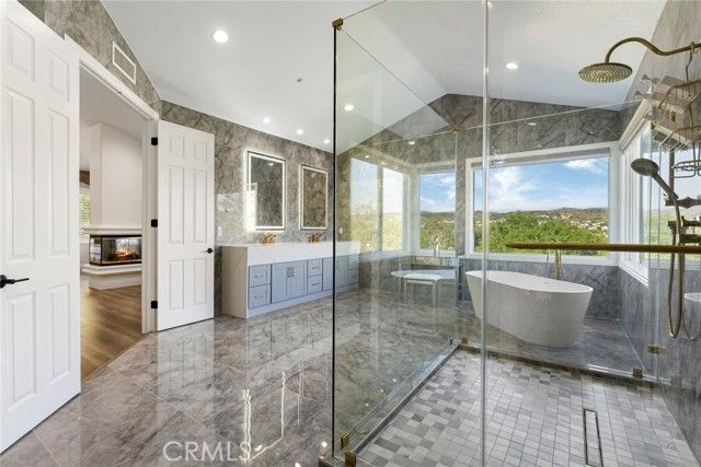 18 Bent Oak, Laguna Hills, CA 92679