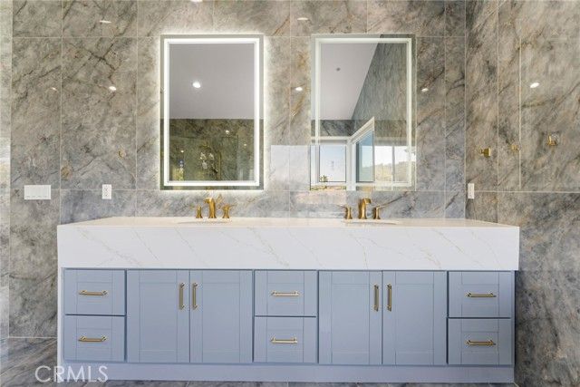 18 Bent Oak, Laguna Hills, CA 92679