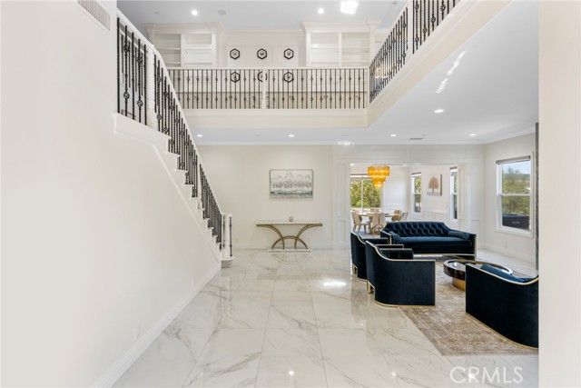 18 Bent Oak, Laguna Hills, CA 92679