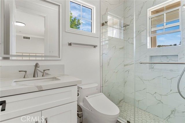 18 Bent Oak, Laguna Hills, CA 92679