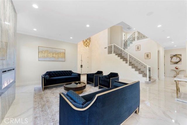 18 Bent Oak, Laguna Hills, CA 92679