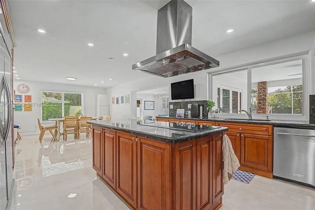 7230 SW 104th St, Pinecrest, FL 33156