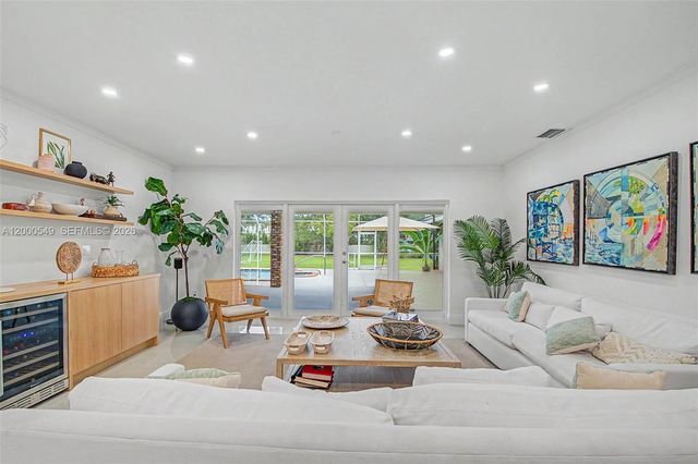 7230 SW 104th St, Pinecrest, FL 33156