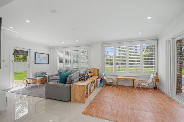 7230 SW 104th St, Pinecrest, FL 33156