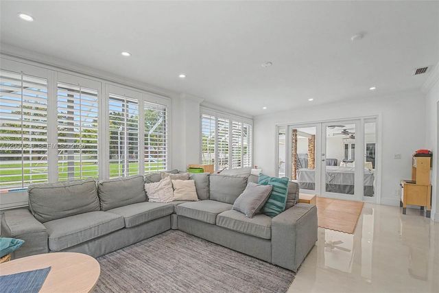 7230 SW 104th St, Pinecrest, FL 33156