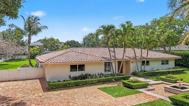 7230 SW 104th St, Pinecrest, FL 33156