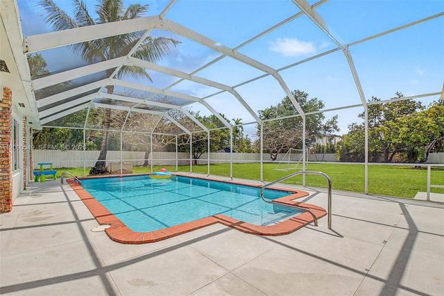 7230 SW 104th St, Pinecrest, FL 33156