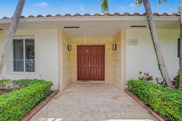 7230 SW 104th St, Pinecrest, FL 33156