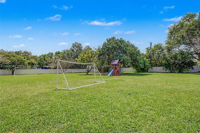 7230 SW 104th St, Pinecrest, FL 33156