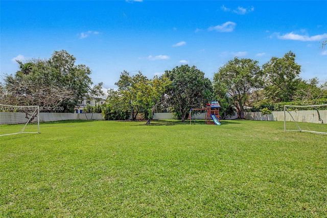 7230 SW 104th St, Pinecrest, FL 33156