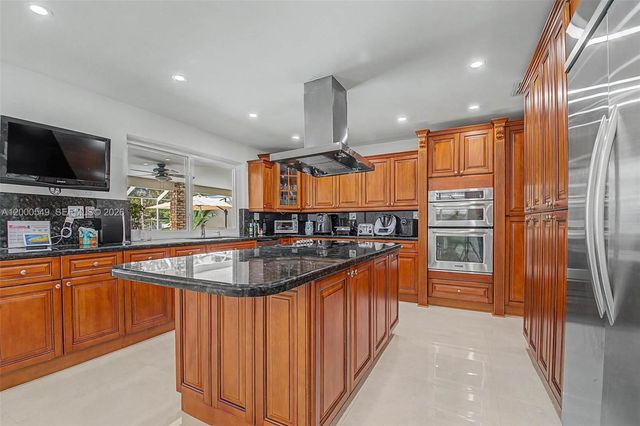 7230 SW 104th St, Pinecrest, FL 33156