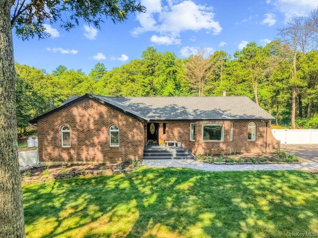 24 Bauer Avenue, Manorville, NY 11949