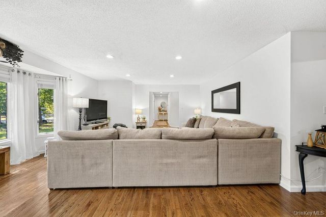 24 Bauer Avenue, Manorville, NY 11949