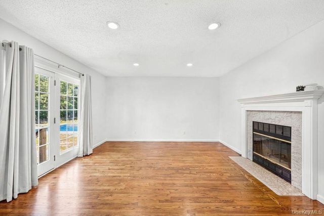 24 Bauer Avenue, Manorville, NY 11949