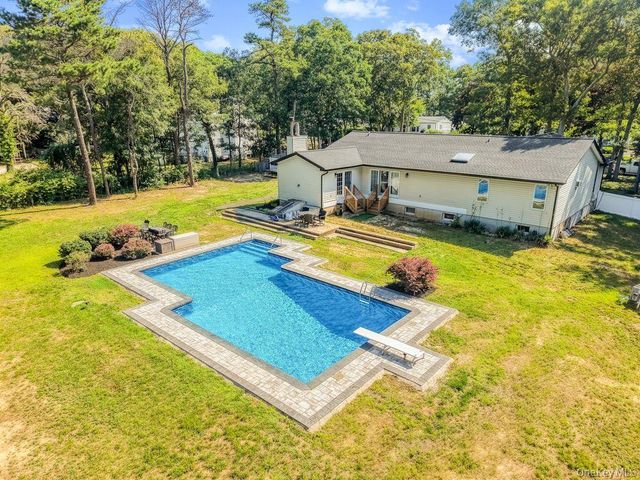 24 Bauer Avenue, Manorville, NY 11949