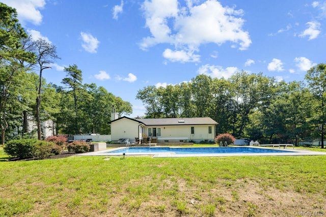 24 Bauer Avenue, Manorville, NY 11949
